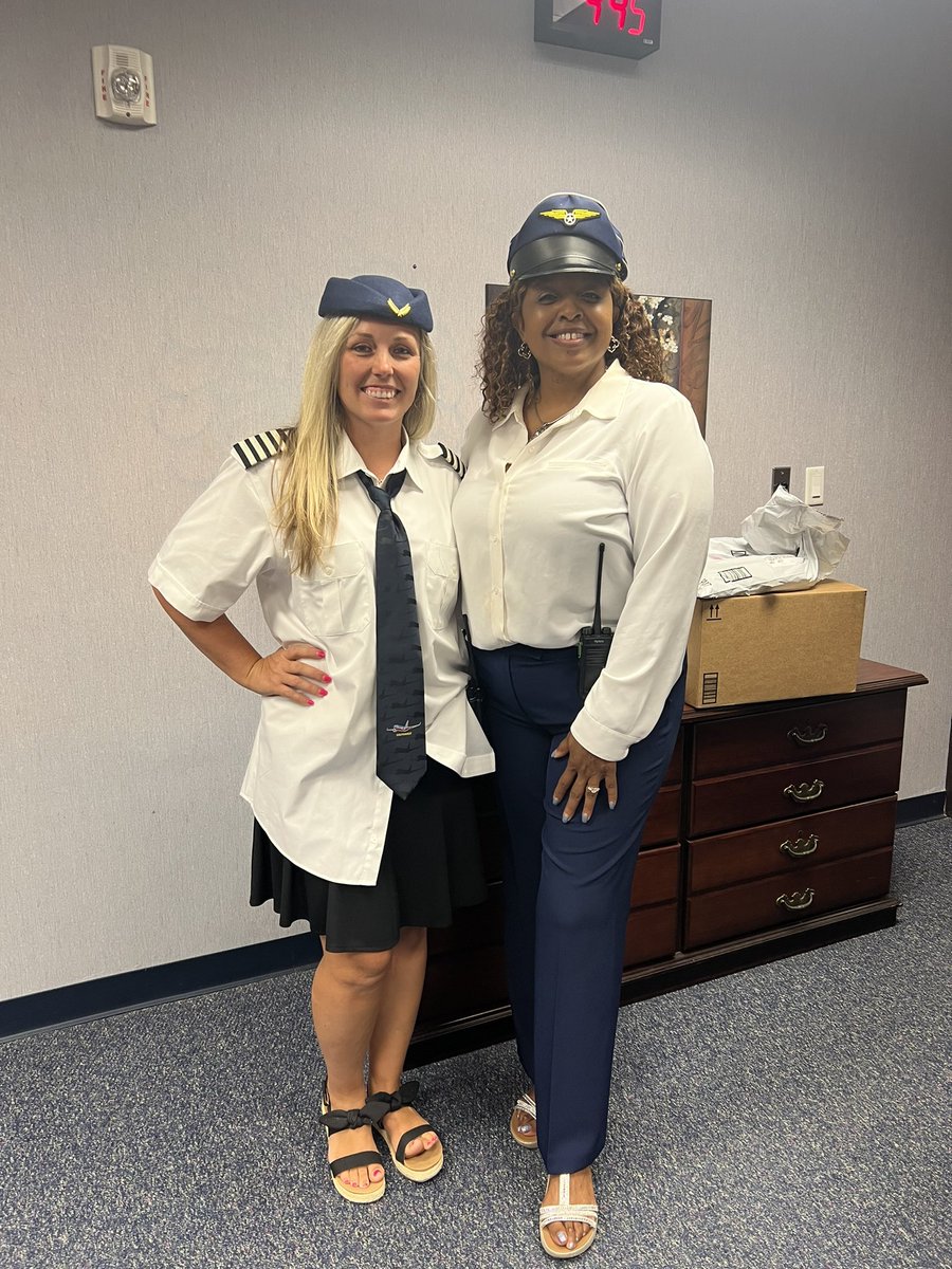 AISD_Behavior's tweet image. What a great day of bonding and learning about the new 22-23 flight crew! @Reed_Elementary ‘Where Dreams Take Flight’ ❤️🖤 @JonesKandes