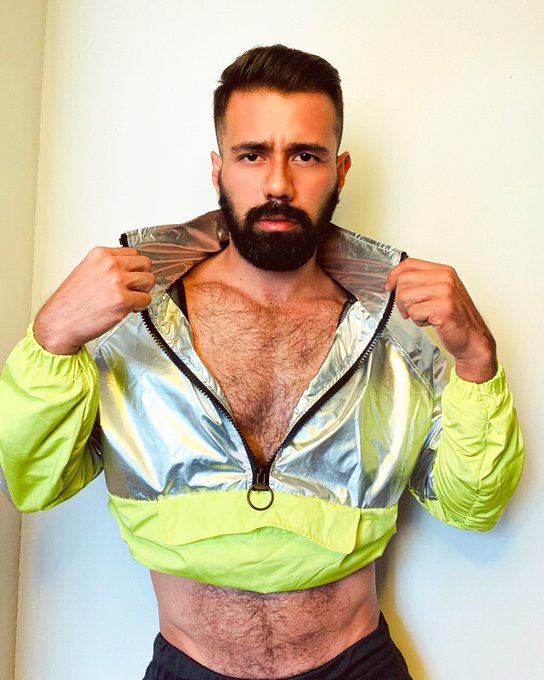 Monday, I&rsquo;m overrated 🧐 https://t.co/22s9GWN1Jn
