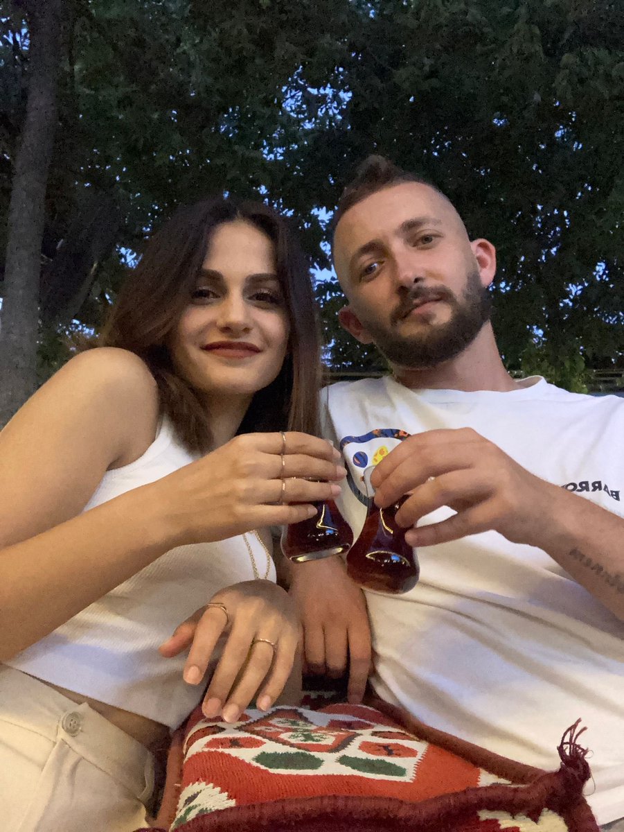 Adabı varmış çay içmenin manita öyle söyledi 🤷‍♀️