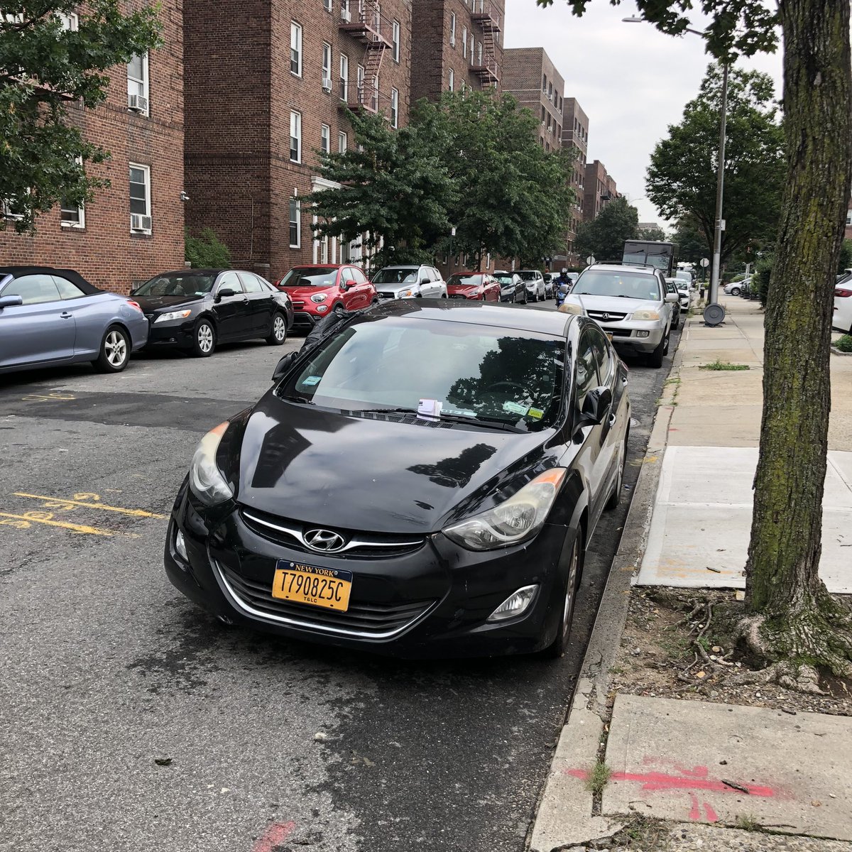 Dear @nyc311 @NYPD108Pct This car has been abandoned here on 39th Place between 43rd Ave and Skillman Ave for 4 weeks with several tickets on it and a missing window. Can you tow it so it can go bye bye now? Cheers! #abandonedcar #Sunnyside #Queens