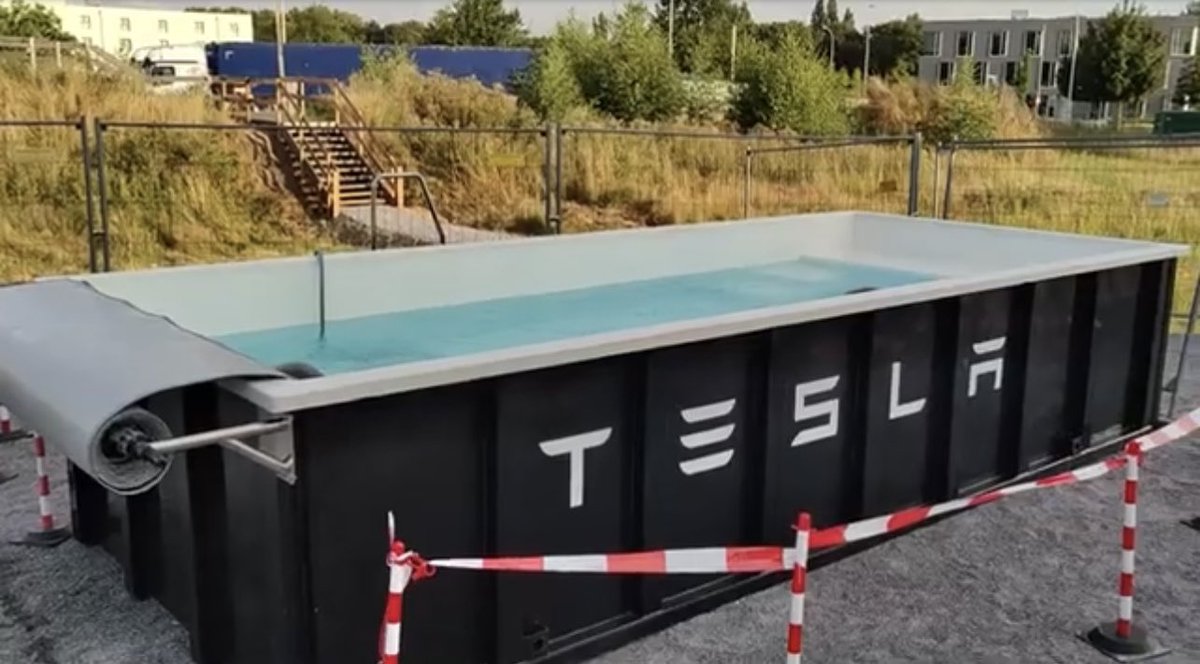 SawyerMerritt's tweet photo. Tesla installed a pool at a Supercharger in Germany! @elonmusk

Video: https://t.co/z75yeoSMnz https://t.co/hDZ9wTAhlL
