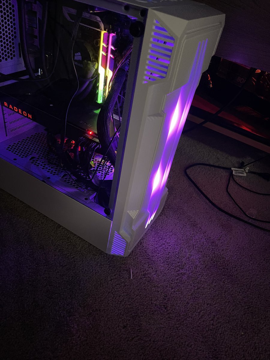 At0micAmbER's tweet image. She a mess bc this case was def not big enough but 😍😍😍😍 #pc #gamingpc #workpc #rgb