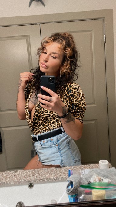 Come and chat with me ❤️  Link in Bio! https://t.co/uZIJBQi7cY<a href="/tag/tuf28"class="tags"><span>#tuf28</span></a>