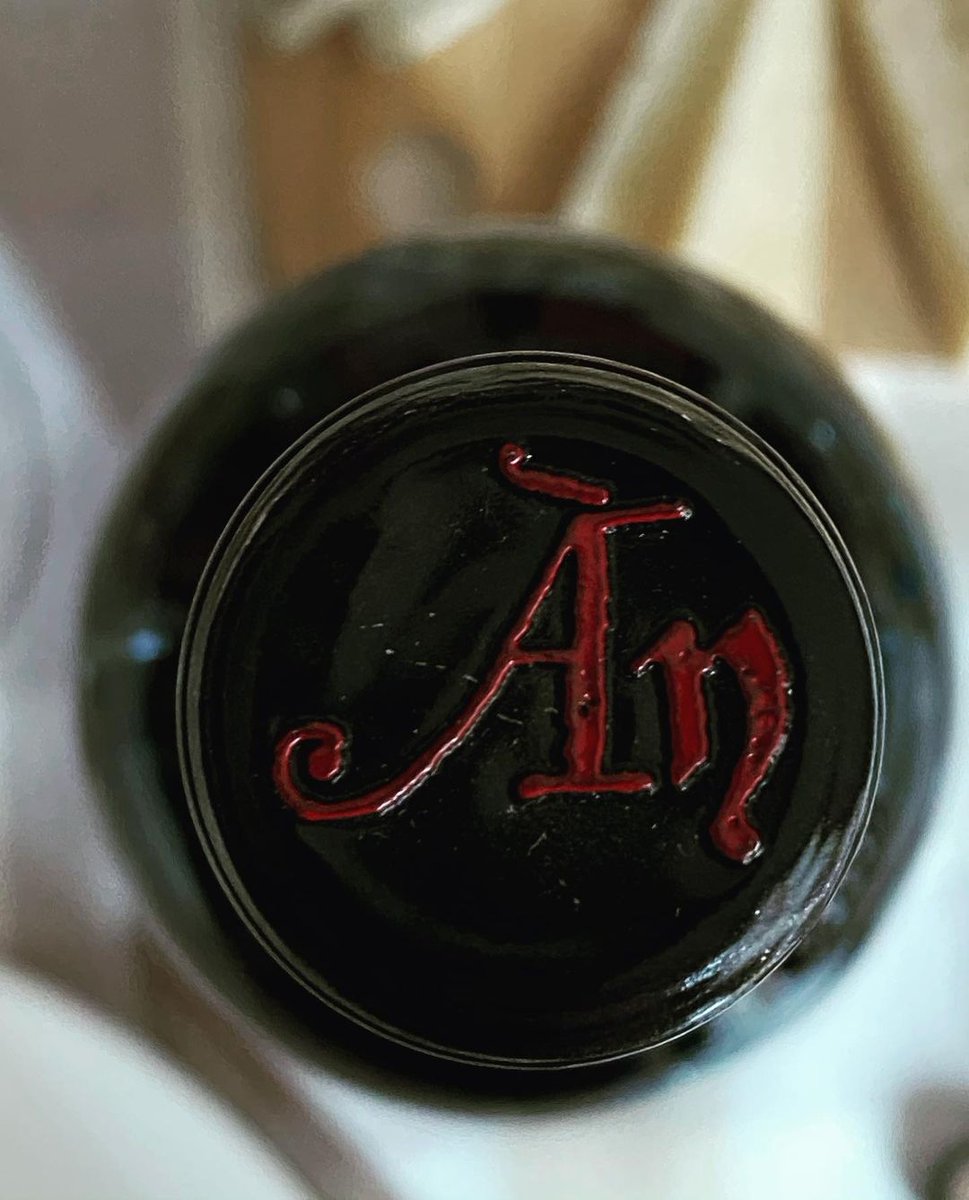 CavasDel's tweet photo. Definitivamente deberías descubrir los vinos de Mallorca.
¿Sabías que existen más de 40 variedades de uva autóctonas sólo en esta Isla?
Ànima Negra es una perfecta introducción a los vinos de Mallorca. 
Cómpralo aquí 👇🏻 y recíbelos en tu 🏚️
https://t.co/D0UmKDvOi6 https://t.co/ga9wSNXAFs