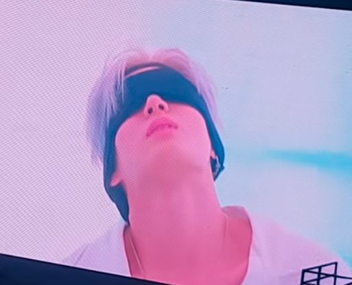 Nyangwoons's tweet photo. THE FANTASIA VCR GOING FROM THIS HAKYEON TO THIS TAEKWOON IS EVIL THEY DID THIS ON PURPOSE....THIS HAKYEON WITH THIS TAEK IS MELTING MY BRAIN https://t.co/IDG4fzKciX