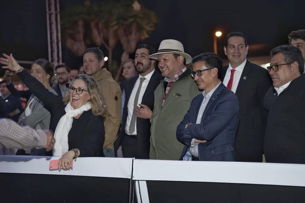 AgriculturaEc's tweet photo. ¡Saludamos a @HolsteinEc por sus 80 años de tradición ganadera!

Asistimos a la celebración por el aniversario de esta asociación, gracias a su trabajo la ganadería ha tomado un rol importante en la economía del país. Seguiremos luchando por el desarrollo de este sector. https://t.co/d8kdUd8hZ5