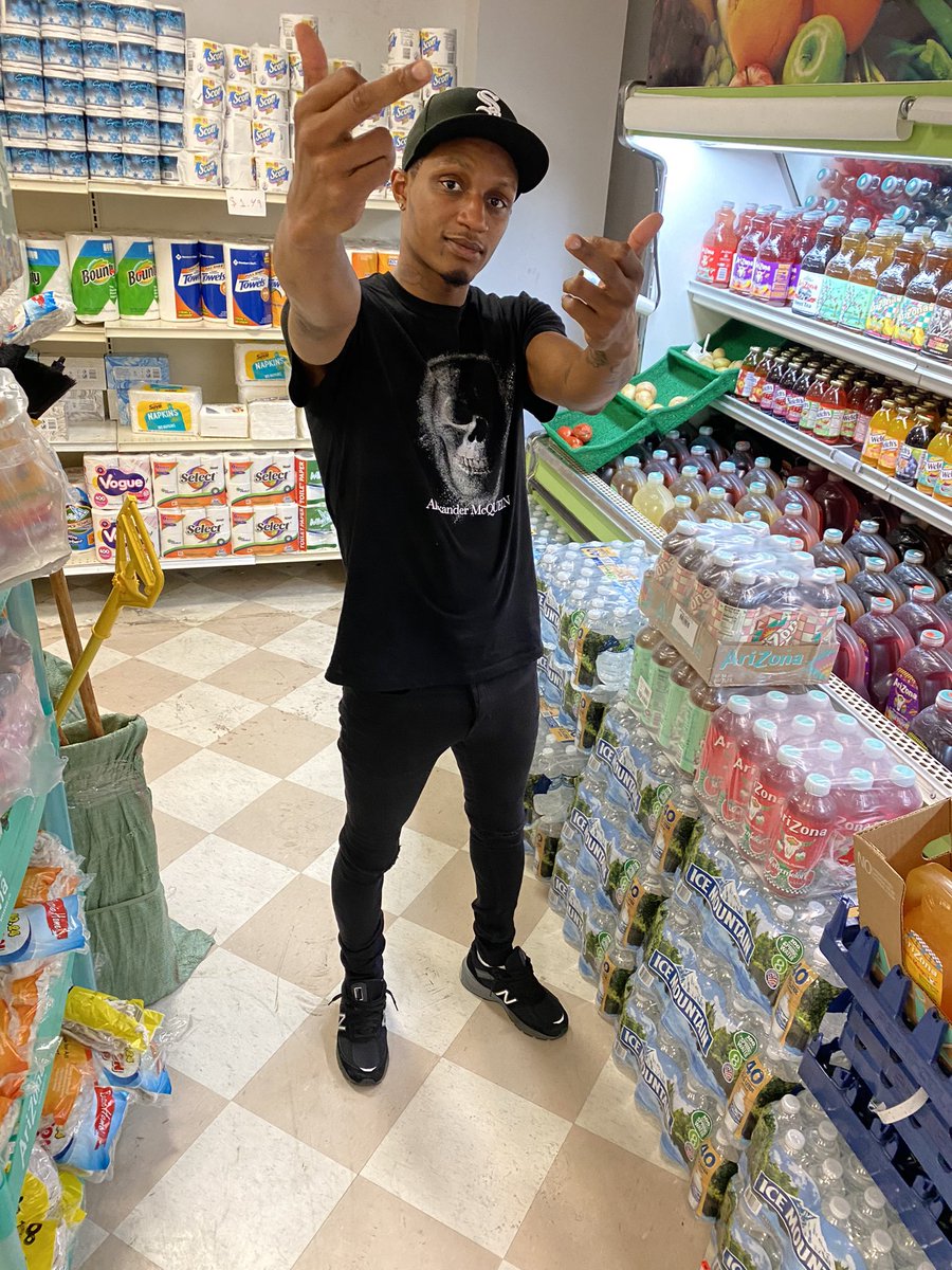 RoadRunnin__'s tweet photo. Niggas know wassup with me 🖤 https://t.co/azVcilJC87