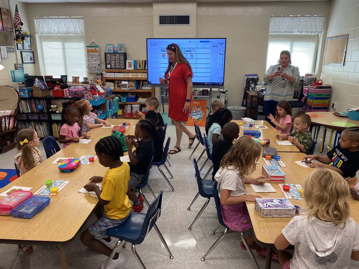 Students <a href="/HeardMixon/">Heard-Mixon</a> were greeted with the teachers walk of fame. These teachers already are showing the students how fun school is as they build relationships and routines. #NCSSBeTheBest