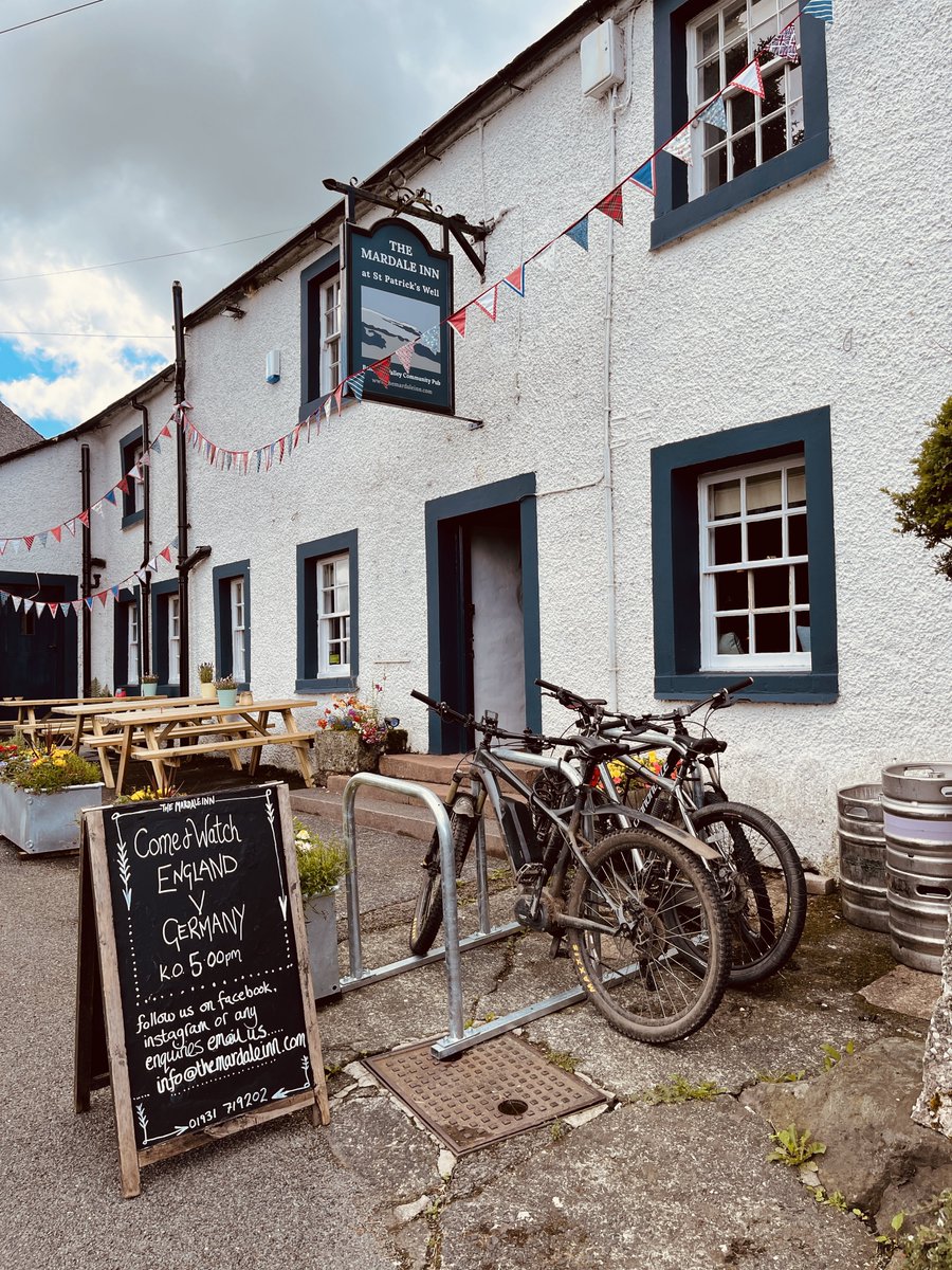 terrybnd's tweet photo. Has a top time at @BvcpInn #lakedistrict yesterday working behind the bar for a few hours with manager Steph. Was great meeting locals, visitors and fans! I showed up on my bike then began pulling pints of @loweswatergold and Life of a Mountain (based on my films)👍🍺 #pubs https://t.co/TH4nfgXfBD