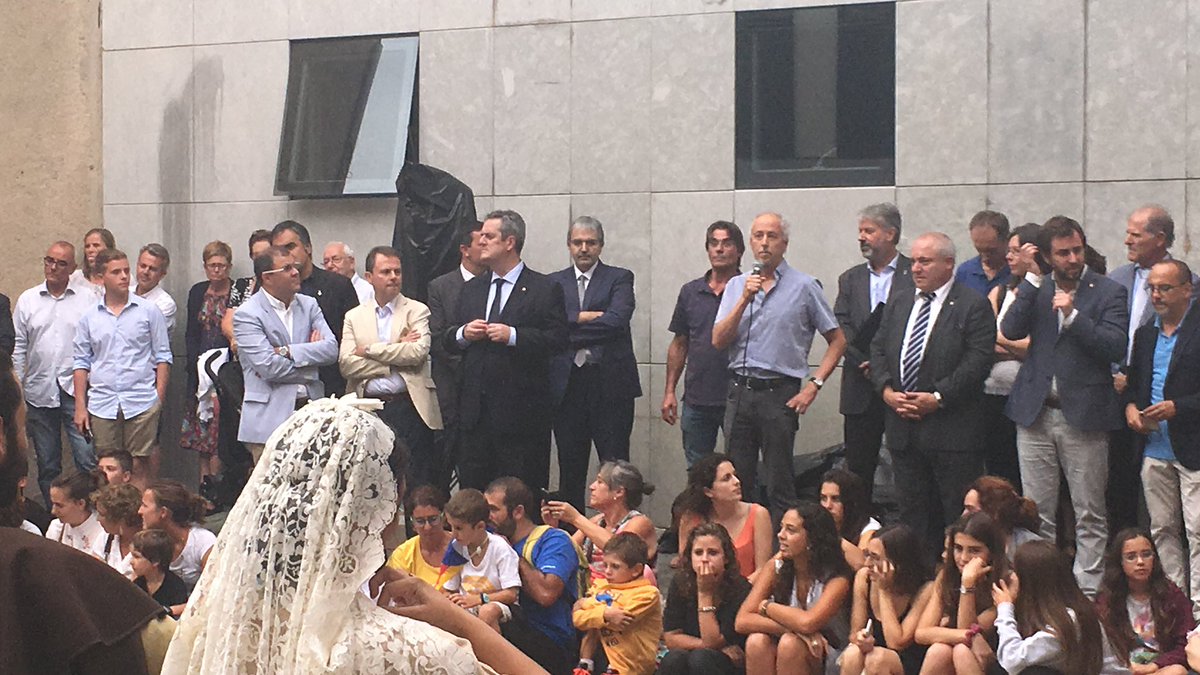 1 d’agost 2017 
Castellterçol. Centenari de la mort d’Enric Prat de la Riba 
El President <a href="/KRLS/">krls.eth / Carles Puigdemont</a> i els Consellers <a href="/toni_comin/">Toni Comín</a> <a href="/LluisPuigGordi/">Lluís Puig i Gordi</a> <a href="/quimforn/">Joaquim Forn</a> 

I Prat deia: Cada nacionalitat ha de tenir un sol Estat que tradueixi en acció i conducta les inspiracions col·lectives