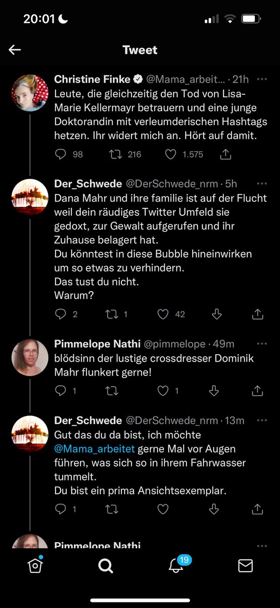 CN Deadnaming 

Das Niveau der Kreise um Frau #Vollbrecht. 

Bevor noch schlimmeres passiert, wie wäre es wenn Sie liebe Frau #Vollbrecht Ihren Anhänger*innen mal sagen, dass #Doxxing, #Deadnaming und Hetze nicht okay sind. Meine Kritik an ihren Positonen zum NS ist inhaltlich.