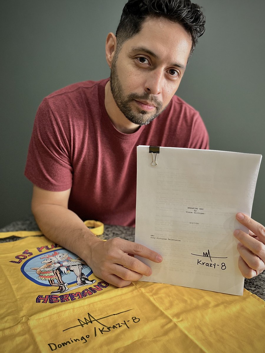 itsSaulGoodman's tweet photo. Who wants a signed Krazy-8 #BreakingBad pilot script &amp; Los Pollos Hermanos apron?
YOU MUST:
✅️Retweet
✅️Follow @maxarciniega
✅️Send him a DM of your favorite scene from BCS/BB &amp; why it’s your favorite scene. 
He will pick the best &amp; we will announce 8/5! #BetterCallSaul https://t.co/R6uCqxq6KZ