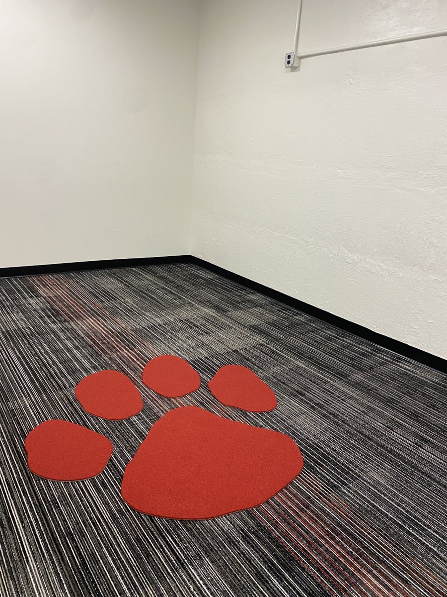 Some fresh new flooring on our swimming locker rooms, it's coming together nicely!

#BobcatPride