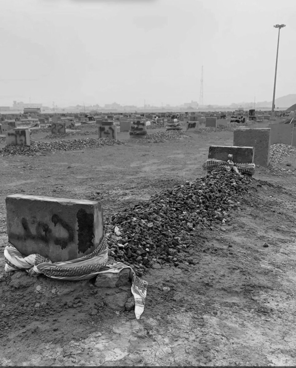 li3xAp's tweet photo. اللهم يمن كتابه وهوّن حسابه وليّن ترابه اللهم طيّب ثراه واكرم مثواه واجعل الجنة مستقره ،
اللهم نوّر مرقده وعطّر مشهده ،
اللهم آنس وحشته وارحم غربته وقِه عذاب القبر وعذاب النار، اللهم انقله من ضيق اللحود والقبور الى جنات الخلود https://t.co/Xn5kFF2bhG