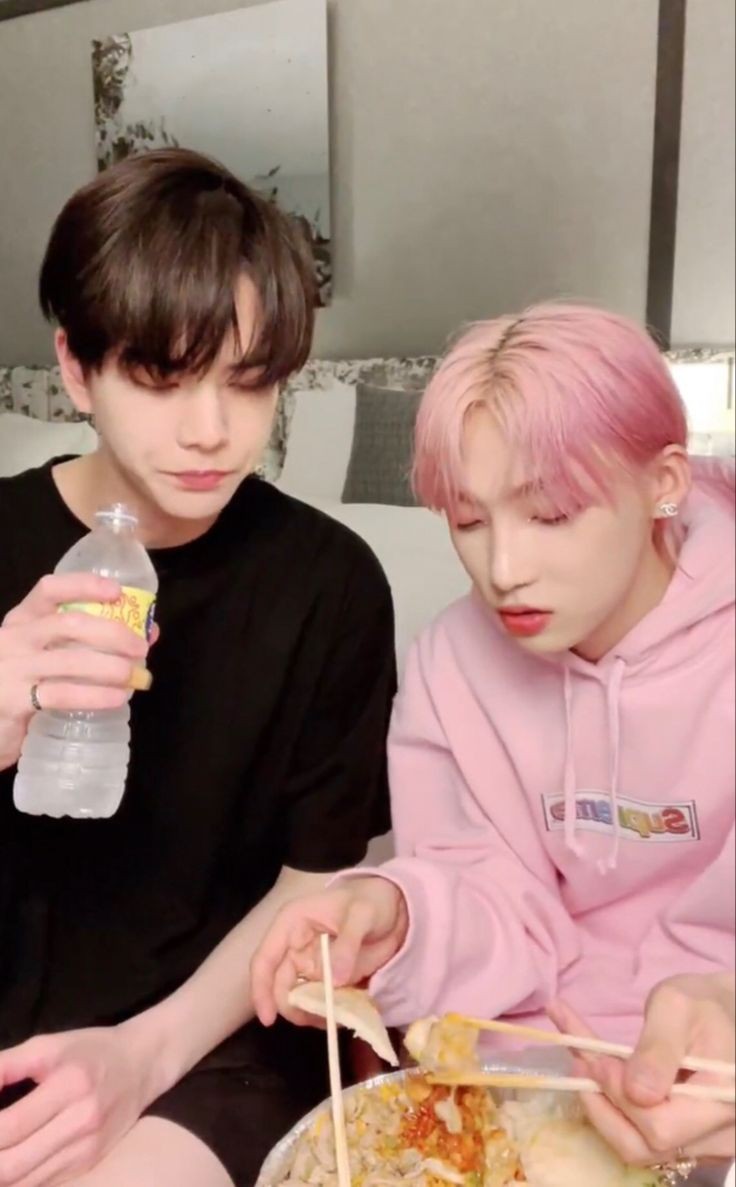 <a href="/TEAMDEOBMUDA/">TEAM - 덥뮤다</a> ไหน / <a href="/nongnaiix/">ไหน่ไหน</a> / spe
แซ้บจนต้องแบ่งคนข้าง ๆ