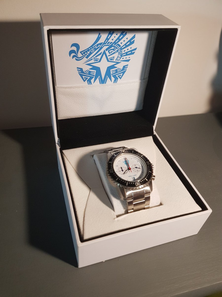 LimuleTumpest's tweet image. Elle est là ! La magnifique montre Iceborne gagnée il y a quelques semaines à @ExtraLifeCafe pour le concours TA.
Un énorme merci à @MHFREvent et @capcom_france pour me l'avoir très généreusement faite gagnée et envoyée ✨❤✨