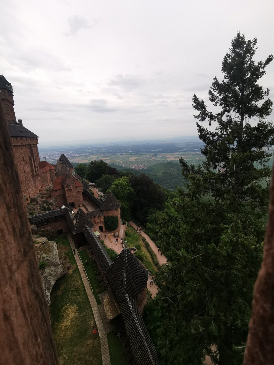 IGeantet's tweet photo. En haut du haut koenigsbourg 😍 https://t.co/1cxBL3eqYO