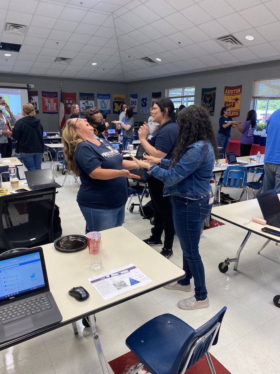 Alexander_Elem's tweet photo. Welcoming our teachers back to @Alexander_Elem @DuncanvilleISD with engaging, and great sessions! #WeAreDville #TeamingUpForSuccess https://t.co/SyWAm4F7bC