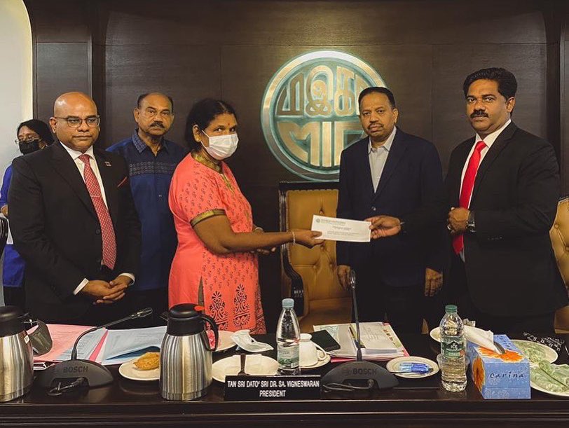 TSVigneswaranSA's tweet photo. Chaired the Central Working Committee Meeting at the MIC HQ today. We discussed current issues & preparations for the nation-wide MIC State Conventions. On berhalf of MIC, we also handed out financial assistance to needy families.
#TSV
#TanSriSAVigneswaran
#MICPresident https://t.co/v0O17vnoyR