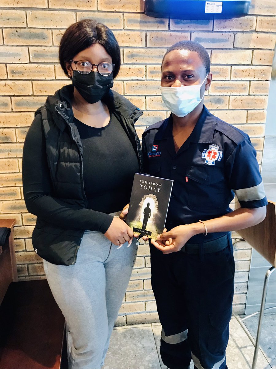 BornagainNgwane's tweet photo. My customers! #TomorrowToday 📚@somizi @SABooksellers @TwitterBooks get your copy from just R200; or purchase online @amazon from just R141.43 🙏 https://t.co/DzOf313Kzw
