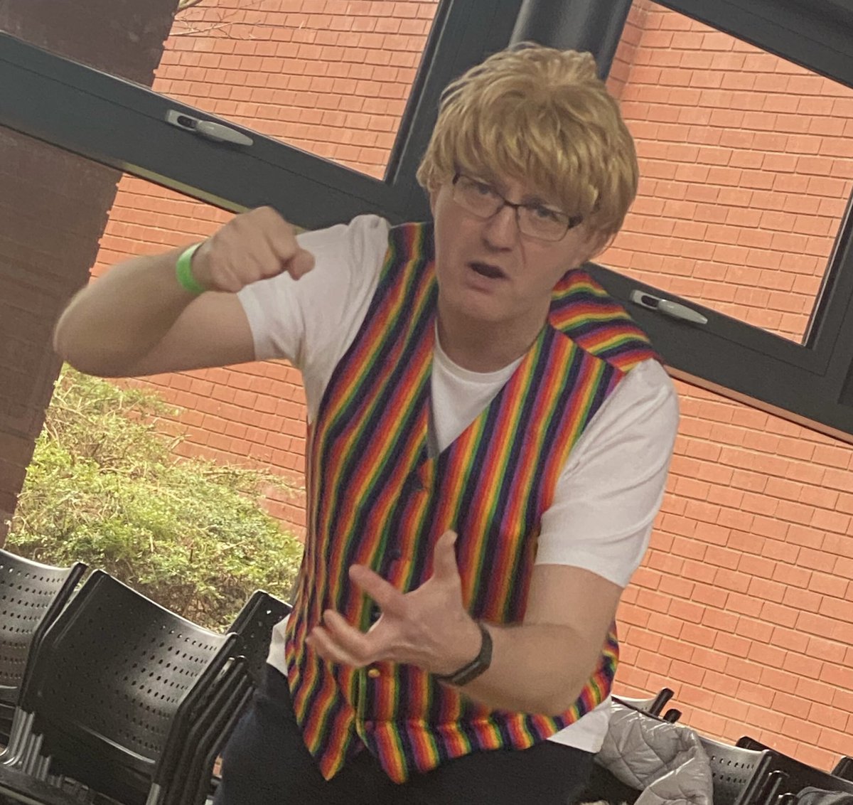 On my travels again tomorrow, visiting two <a href="/LancsLibraries/">Lancashire Libraries</a> for some storytelling action.

#Garstang Library 11am PR31EX

#Thornton Library 2:30pm FY53SZ

FREE events in #Lancashire aimed at primary-age children and their families.

*Wigs and cow poo will very likely feature 📚🤣