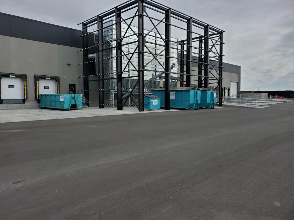 CollectiveWS's tweet image. Some old, some new. We always spend our summers restoring our bins to keep them looking sharp onsite for our clients!
⁠
#bluebinspotted #yyclife #yeglife #fortmac #albert #explorealberta #wastemanagement