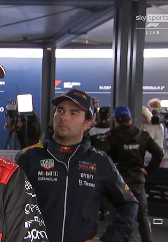 F1Katt's tweet photo. Yo escuchando conversaciones ajenas https://t.co/uBIUuiRoPG