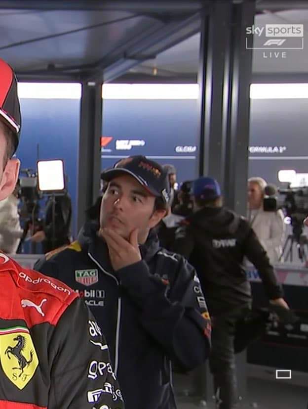 F1Katt's tweet photo. Yo escuchando conversaciones ajenas https://t.co/uBIUuiRoPG