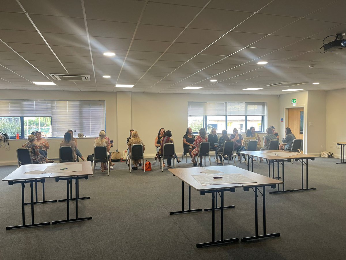 _fionawallis's tweet photo. Training the incredible team of flow coordinators - who doesn’t love speed dating #maternitybronze #maternityexperience @TeamNUH @NottmMaternity https://t.co/iYC8aIBMxg