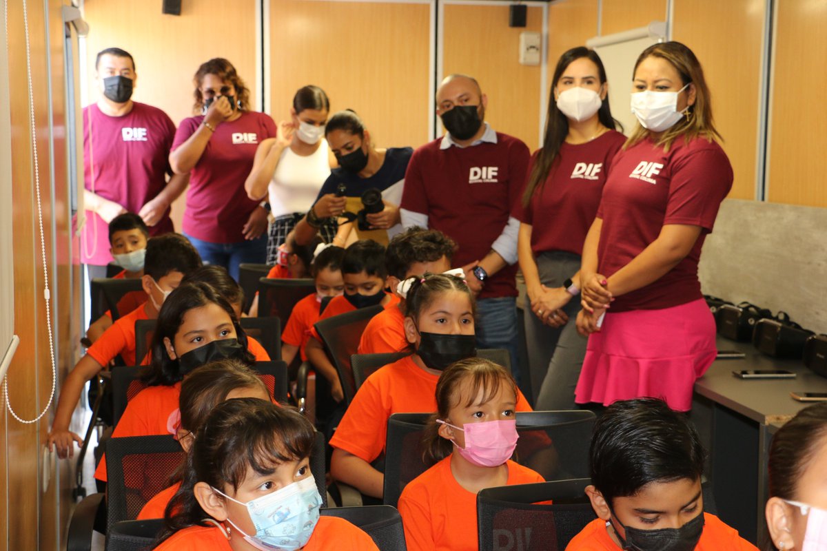 DifEstatal's tweet photo. Con diversión, recreación, activación física para niñas, niños y adolescentes, así como el vagón de la ciencia de realidad virtual, Tlalchichi, el DIF Estatal dió inicio al Curso de Verano de la Unidad Deportiva Infantil (UDIF) https://t.co/0qZQ8MVkWe