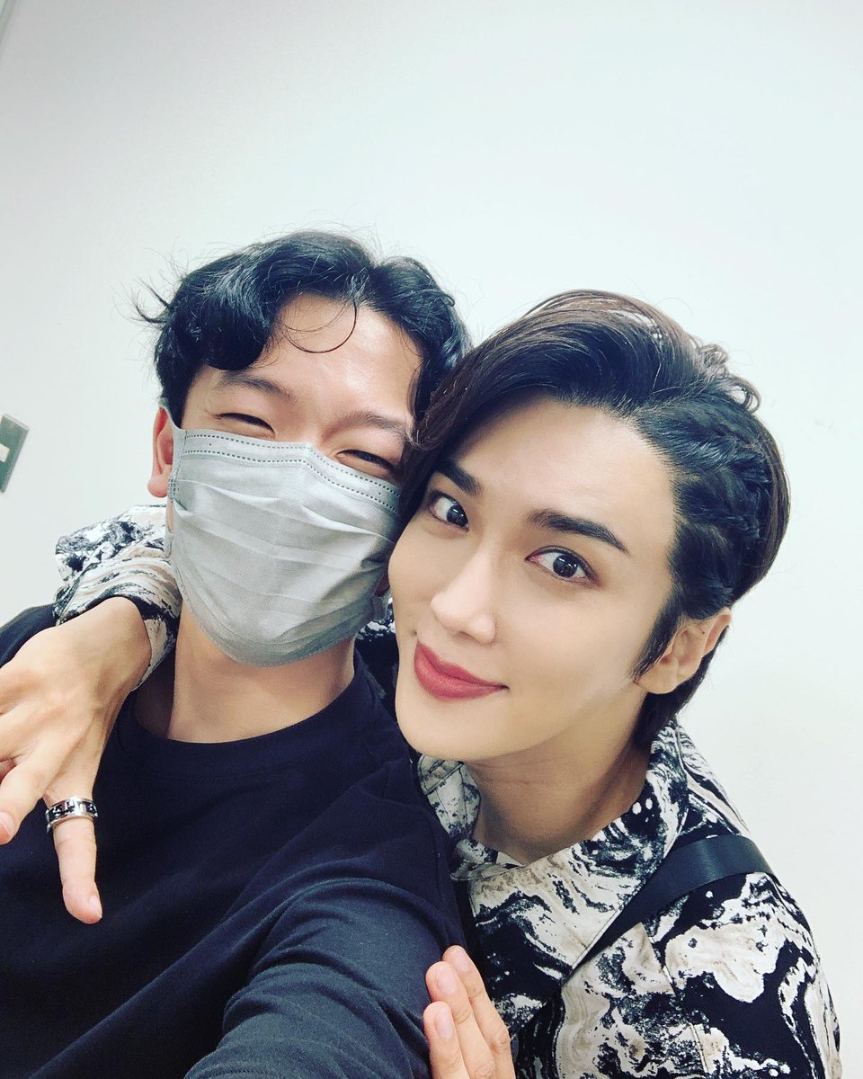 KazokPeru's tweet photo. [14-19.07.22] #oldpic 📷 #박정민  

∆•|Park Jung Min &amp; friends |•∆

Estilo de Jung Min  💚 Junio &amp; Julio 💇🏻‍♂️

Cr: mr.kalavin + tadatomo0505 
Repost by: @kazokPeru https://t.co/9iUyoRCcl4