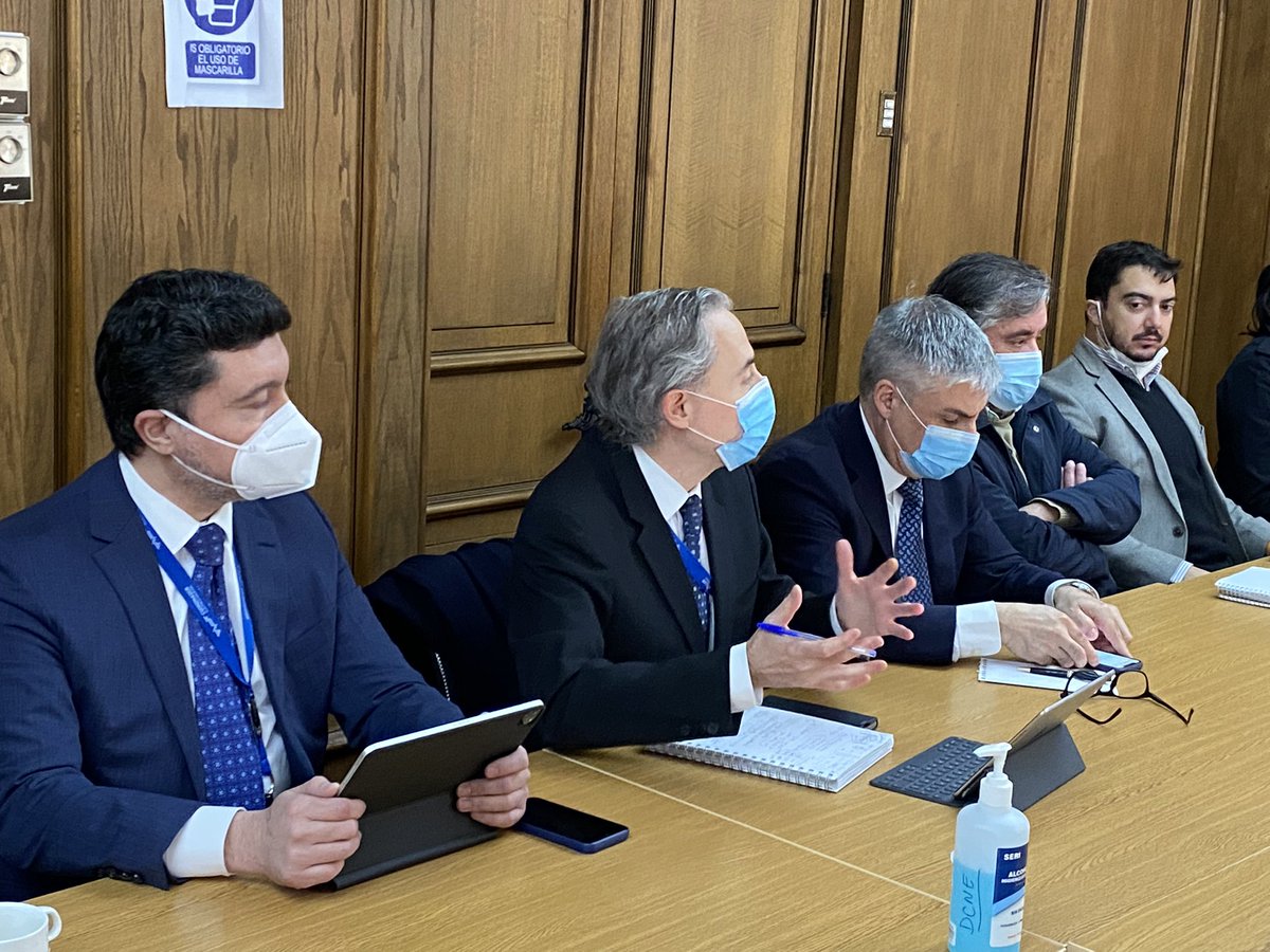 coord_electrico's tweet photo. Directivos del Coordinador participaron esta mañana de una reunión organizada por el @MinEnergia, y a la que asistieron representantes de organismos públicos y privados del sector eléctrico, para entregar un recuento del estado de abastecimiento del sistema eléctrico. https://t.co/wcXcxODNg3