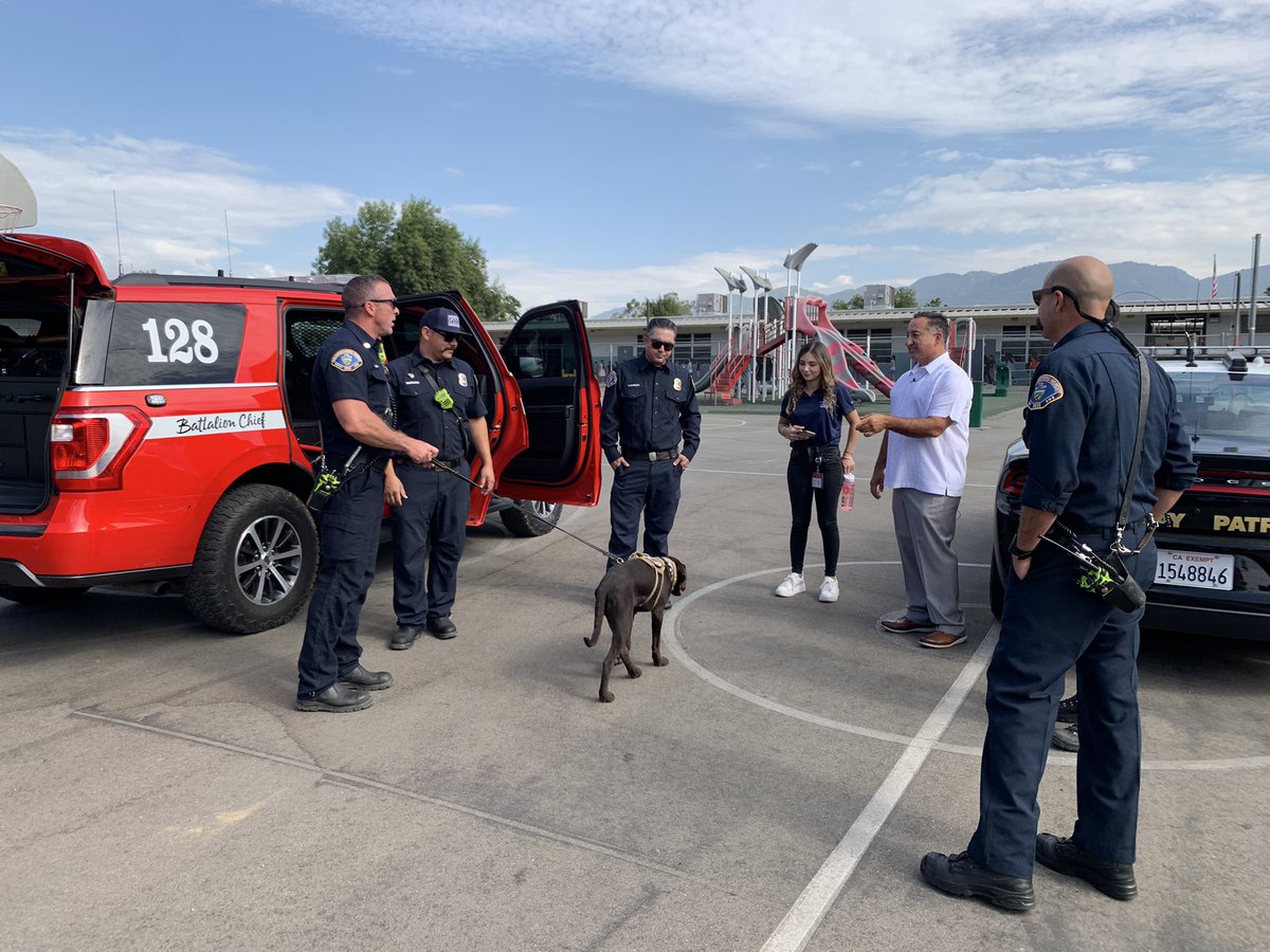 DanaJamison7's tweet photo. @MuscoyE Joe Baca’s Office gave students backpacks, Mustang shirts, and goodies. Thank you SB County Fire Department and SB County Sheriff Departments for your support. #MES #SBCUSDFirstDay #JoeBaca #SBCountyFire #SBCountySherrif https://t.co/m6HXurijT6