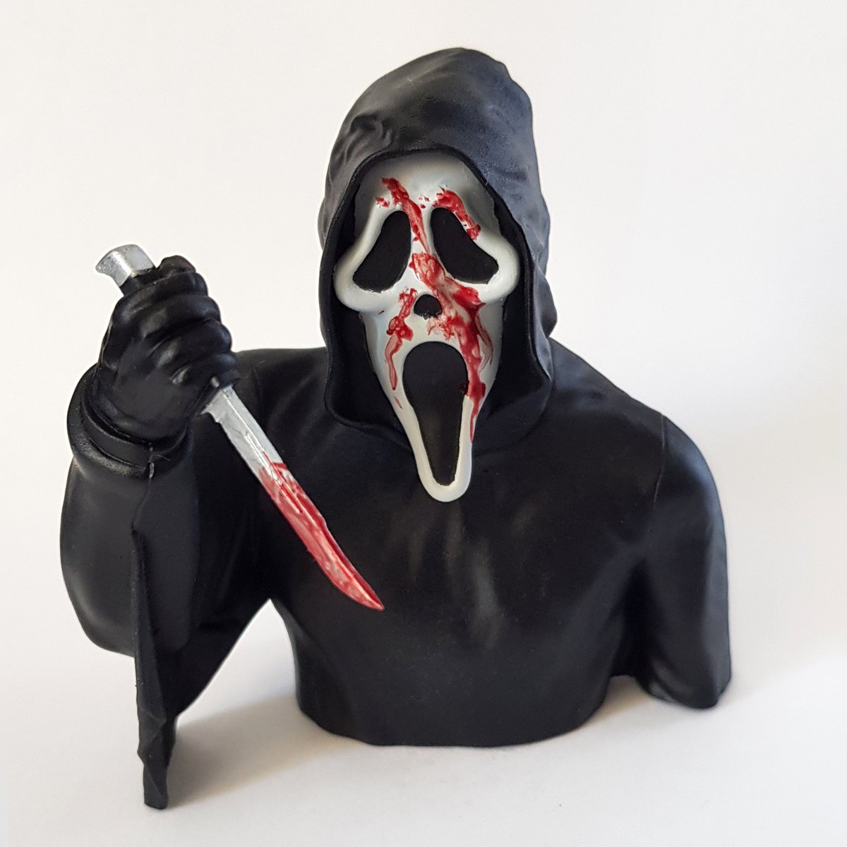 c3d_print's tweet photo. Find it on my store : https://t.co/BxY0C1jh55
To start the Slasher/Horror collection, I present you Ghostface from the saga "Scream".
The figure is 8cm high, in resin and is hand painted.
"What is your favorite scary movie?" 👻 https://t.co/6sSAwITJE9