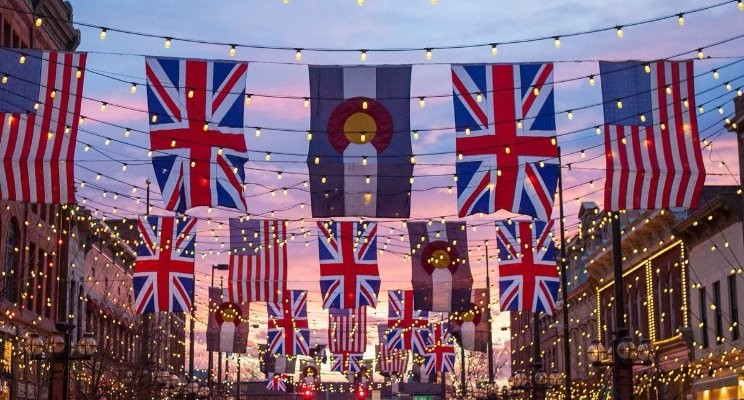 UKinChicago's tweet photo. 🎂 Happy birthday to #Colorado! Take it from your elder, you're looking great for 146. 🇬🇧❤️🇺🇸

We're proud to represent #UKinCO with @erinjkuhn, and to keep building great things together with Colorado's leaders, businesses, and people. #ColoradoDay https://t.co/eYHkYkpRUT