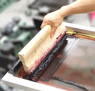 He a ten, but he get ink all up on the squeegee. #screenprinting