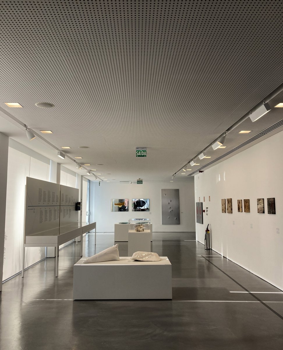 noitedosmuseus's tweet photo. 💭Como o material influencia na percepção da arte?

🗓️"Linhas do Espaço Tempo" fica em cartaz no Instituto Ling até o dia 10 de setembro, com visitas livres de segunda a sábado, das 10h30min às 20h; também podem ser agendadas visitas com mediação sem custo pelo site do instituto. https://t.co/OOs2J5jq73