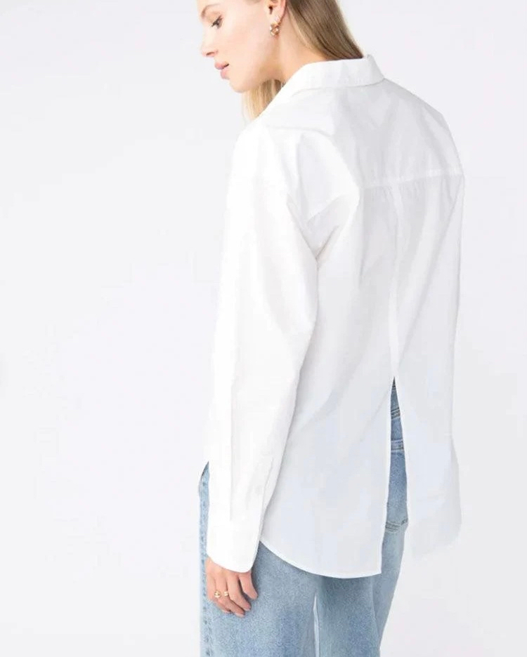 Wardrobe essentials: this slit back white button up ⚡️
.
.
.

#newarrivals #shophandinpocket #summerstyle #taptoshop #shopsmall #shoplocal #handinpocket #newarrivalsdaily #atlanta #boutique #howwestyle #blackowned #monochrome