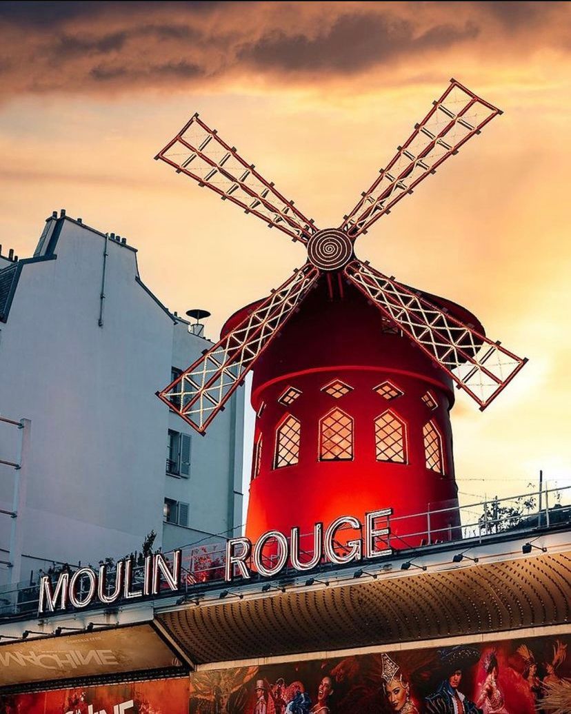 📌Top the night off with an unforgettable experience at the legendary #MoulinRouge. The venue, with its signature windmill, is a cabaret that was built in 1889.

👉ow.ly/Petp50K8EPh