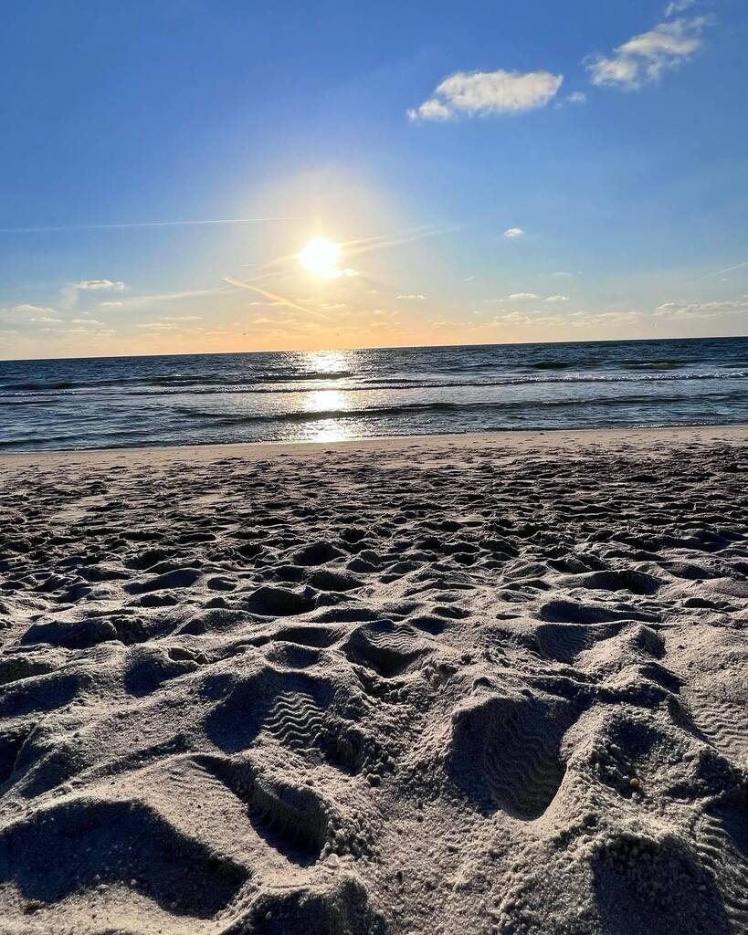 MTMimberg's tweet photo. Es gibt einfach nicht genügend Fotos vom Meer.
Und dann noch so schöne.
🙃

#nordsee #meer #meerliebe #fast #ebbe #sunset #abend #am #meer https://t.co/JvumKJsxgV https://t.co/5cRt7SMTrx