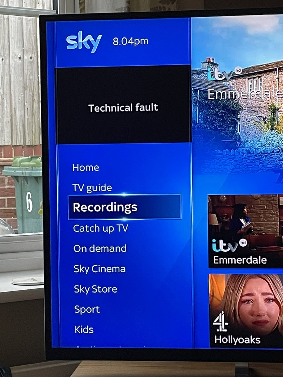 absmccormick's tweet photo. @SkyUK  help!! 😩 https://t.co/NUt8kirXYp