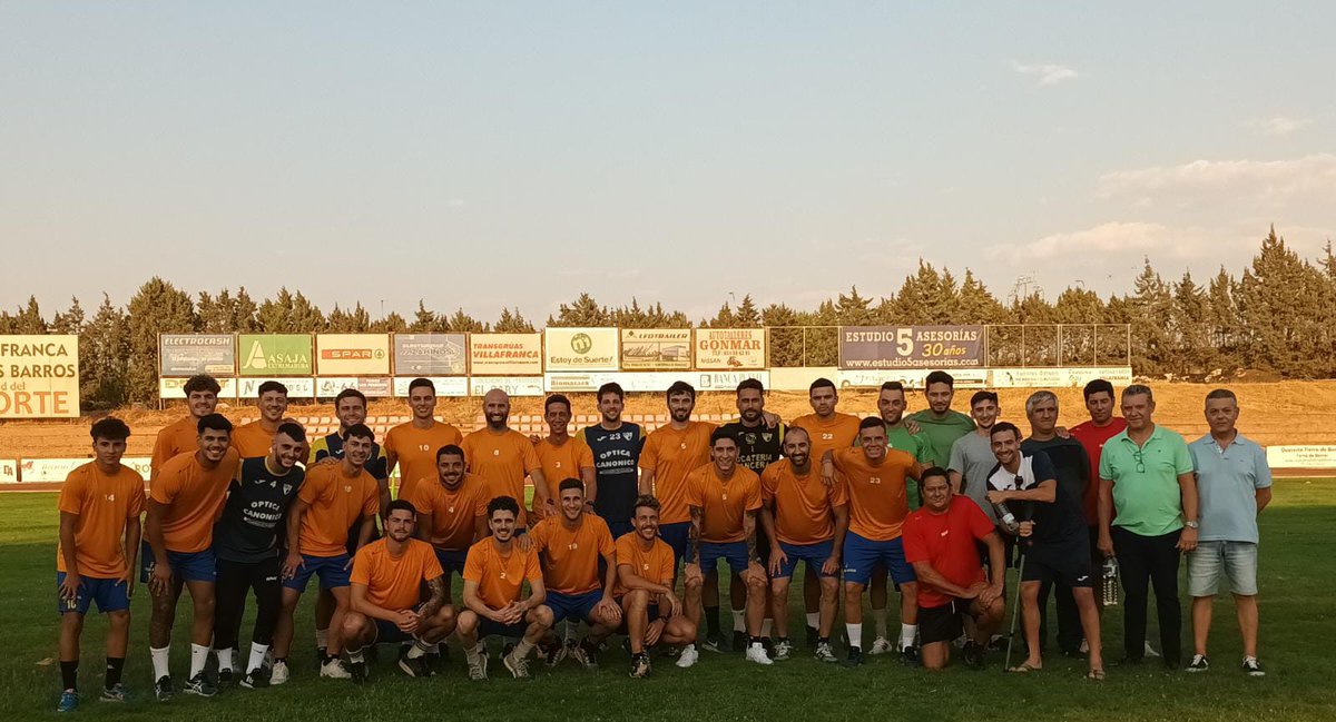 SPV_OFICIAL's tweet photo. ⚽️⚽️⚽️⚽️ Hoy ha dado comienzo una nueva pretemporada muy ilusionante para la SP Villafranca. Confiamos en poder cumplir todos los sueños de nuestros aficionados El 💛 sigue latiendo‼ https://t.co/3aQ6IChK3u