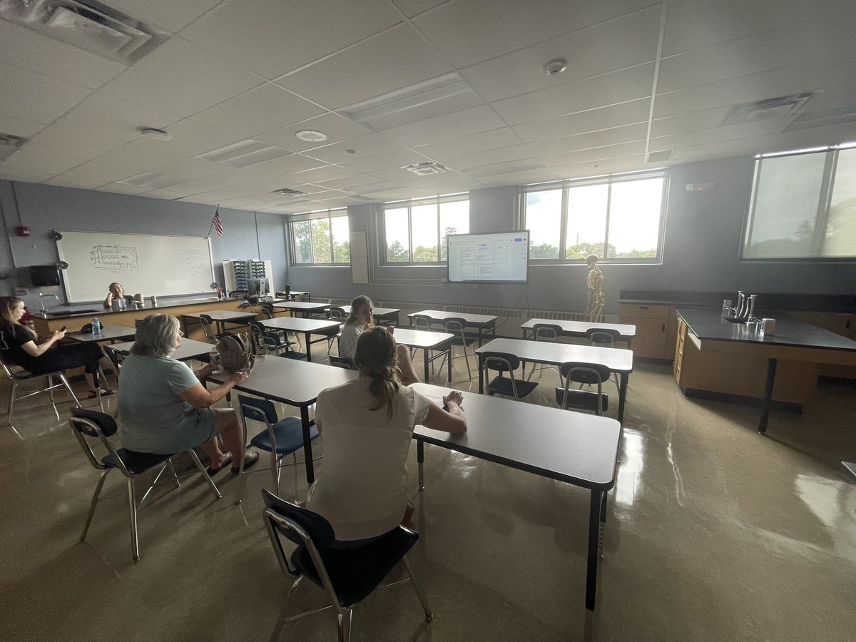 lindseyleone5's tweet photo. We did some solid SEL planning today! We’re getting ready for staff and students to return next month! 💙🖤 https://t.co/IxyMqVsR48
