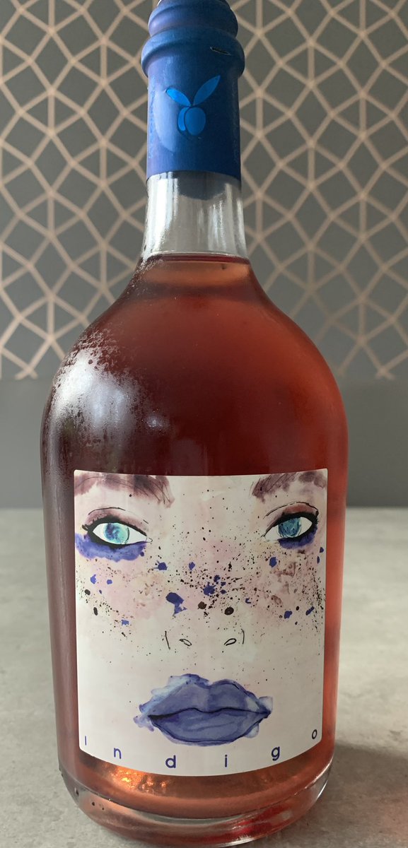 CaththeWineLady's tweet photo. Here’s looking at you kid 👀 Tonights pour c/o @arthousewine Indigo from Inserrata 🇮🇹💙 @pietrosd @winewankers @wineworldnews @RichLJames @suziday123 @magee333 @Julianna_glass @DemiCassiani @frankstero @mitchellyoung19 @joneill55 @_drazzari @hmgivingsoul @SteveKubota https://t.co/cPiNsdfJ8m