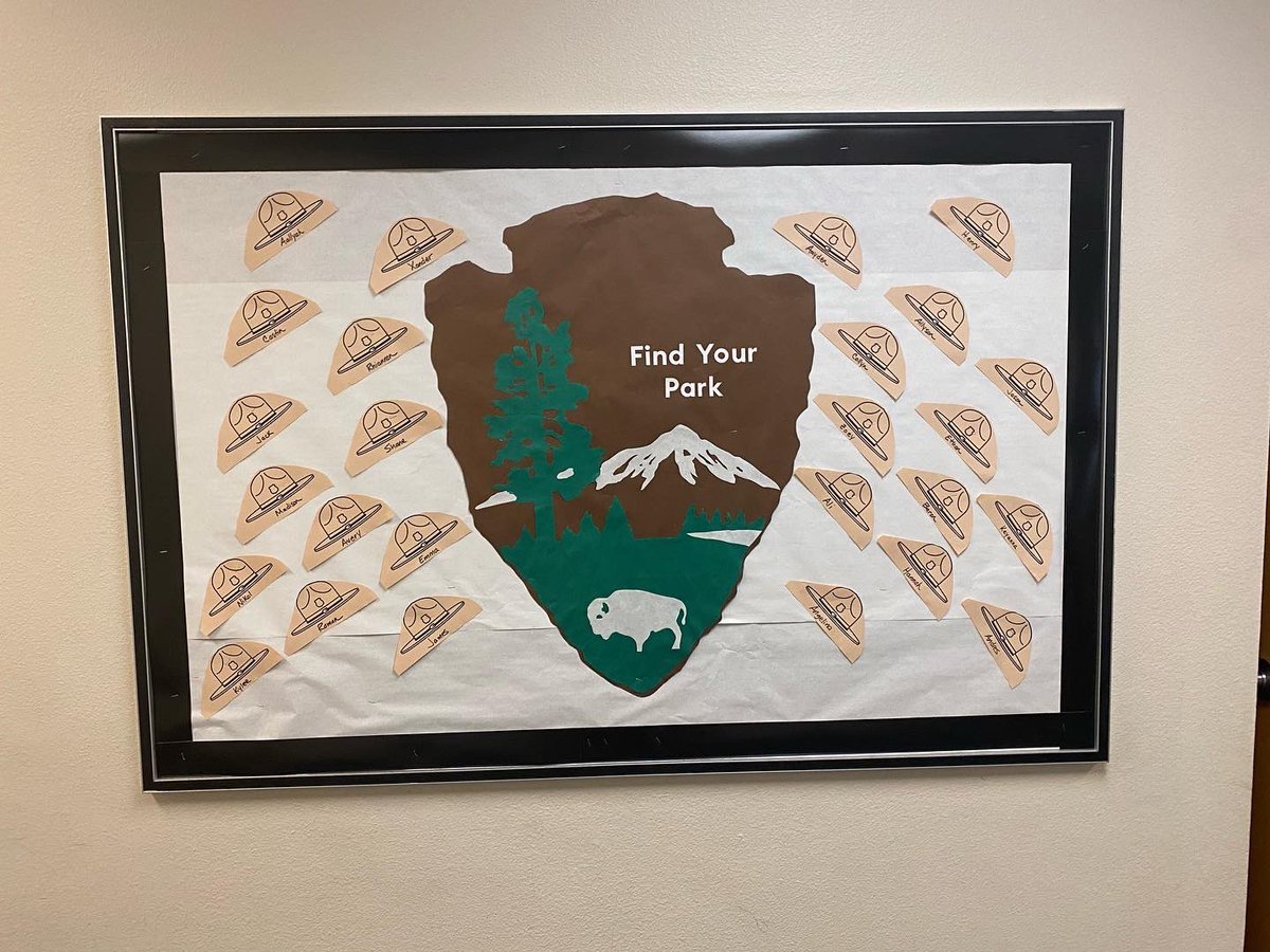 scirix67's tweet photo. Back to School bulletin board completed, ready for #meettheteachernight🍎 tonight! #thankyou @teamcurrier for being crafty &amp; helpful! #rangerhats #year28 #findyourpark #hls #dvusd https://t.co/gQDhim1xlc