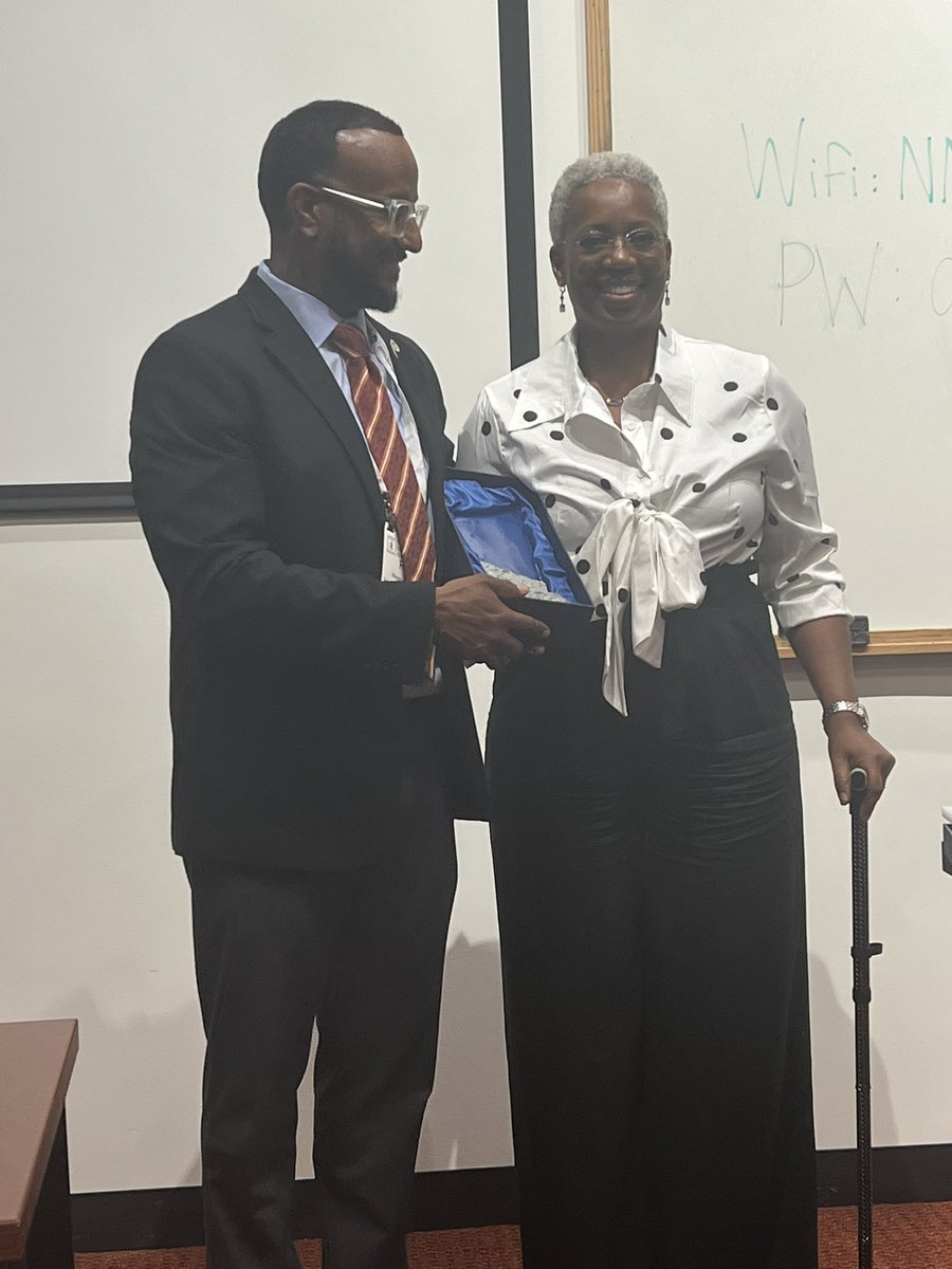 Dr Roger Mitchell , @rmitch_jr , presenting a lifetime achievement award to @joyejoy32 at the #NMAPath section for her work in pathology and forensic pathology @NationalMedAssn #NMA2022ATL #NMA2022