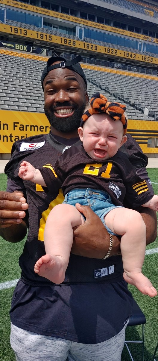Claujo31's tweet photo. Pic of the day!!! Lol @Simoni_Lawrence   dont worry she's #HOV gang for life lol https://t.co/AL7QMq1q1h