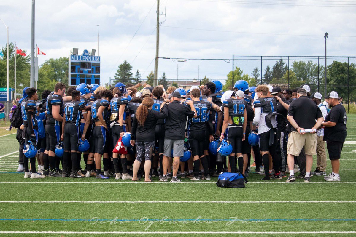oliver_raymond1's tweet photo. I wanna say huge thank you to the 2022 Cumberland Panthers OSFL JV team and all the coaching staff/mangers, this amazing season wouldnโt have been possible without you guys๐๐@Victome07 @Cumber_Panthers @OSFL_Official #BLEEDBLUEE https://t.co/h7v5DzzeKq