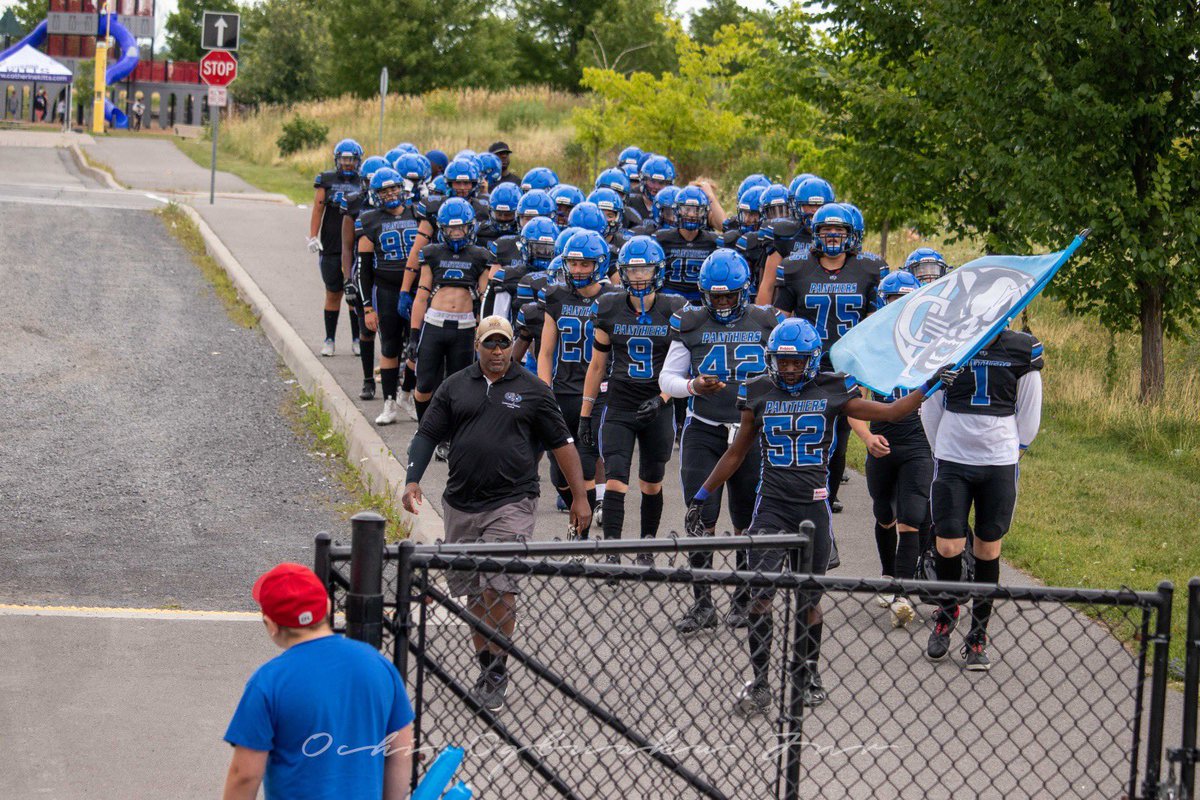 oliver_raymond1's tweet photo. I wanna say huge thank you to the 2022 Cumberland Panthers OSFL JV team and all the coaching staff/mangers, this amazing season wouldnโt have been possible without you guys๐๐@Victome07 @Cumber_Panthers @OSFL_Official #BLEEDBLUEE https://t.co/h7v5DzzeKq
