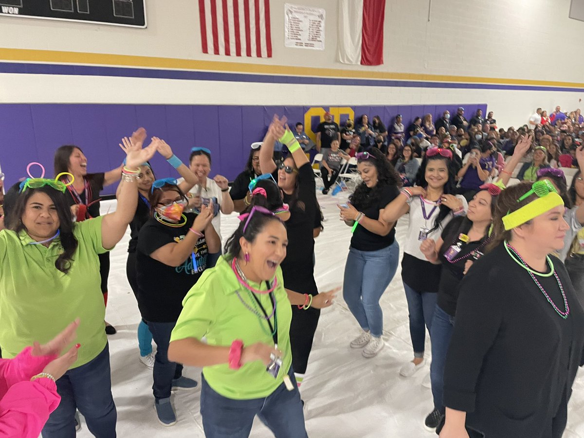 GarzaSTEAM's tweet photo. #SBCISD ROCKS!! Go Rockets!! https://t.co/Ci54ZelhpH